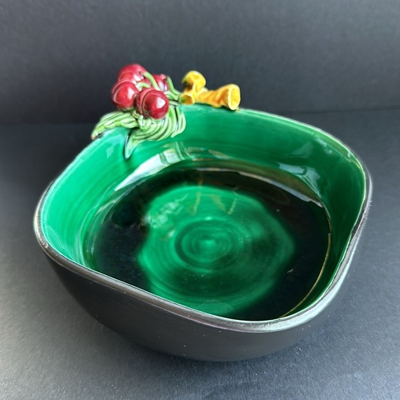 VTG Bonwit Teller French Art Pottery Green Glazed Square Bowl w Applied Cherries - Picture 8 of 13